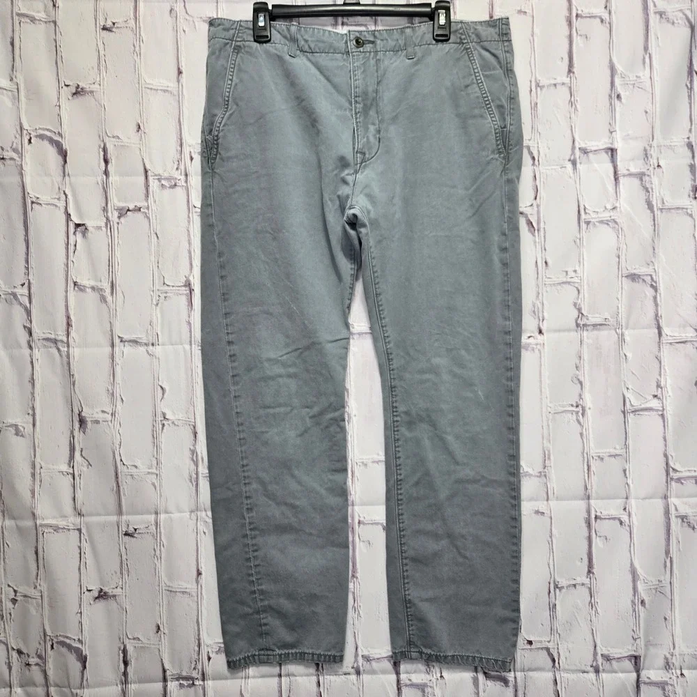Levi Strauss & Co Mens Chino Pants Gray Straight Leg 36x30 Casual CW-3613